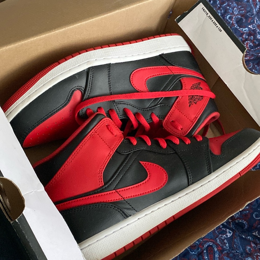 Air Jordan 1 Mid